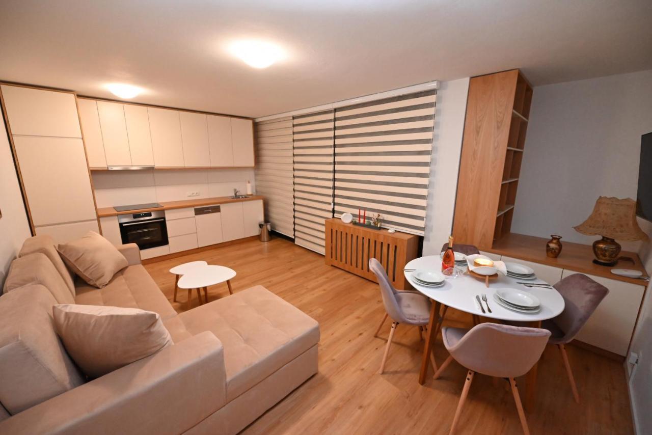קפרון Apartment Vip 39C By Four Seasons Apartments מראה חיצוני תמונה