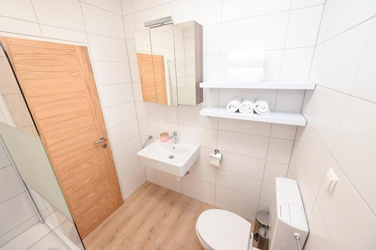 קפרון Apartment Vip 39C By Four Seasons Apartments מראה חיצוני תמונה