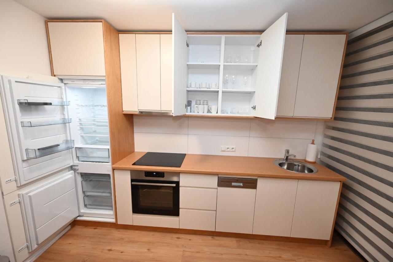 קפרון Apartment Vip 39C By Four Seasons Apartments מראה חיצוני תמונה