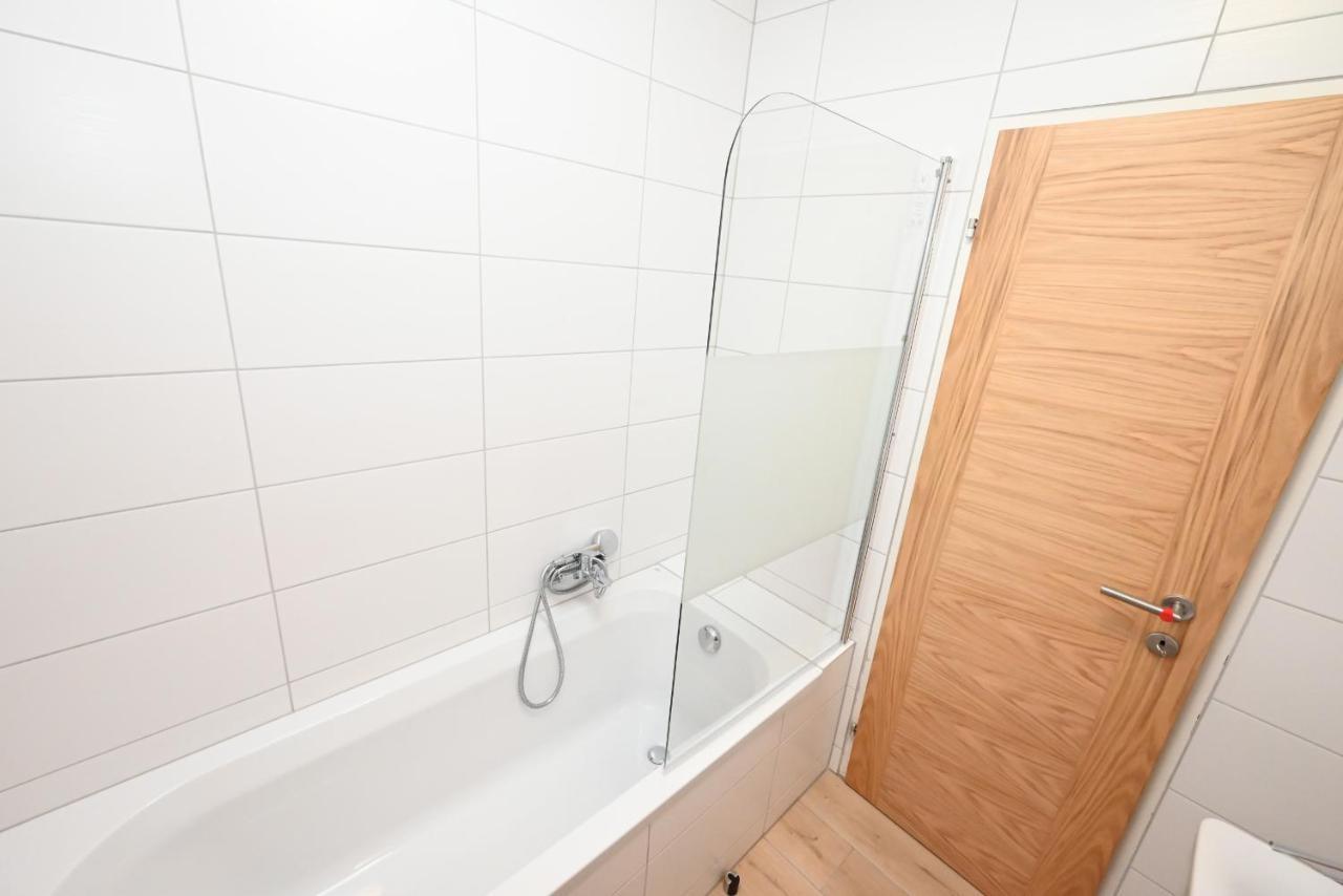 קפרון Apartment Vip 39C By Four Seasons Apartments מראה חיצוני תמונה